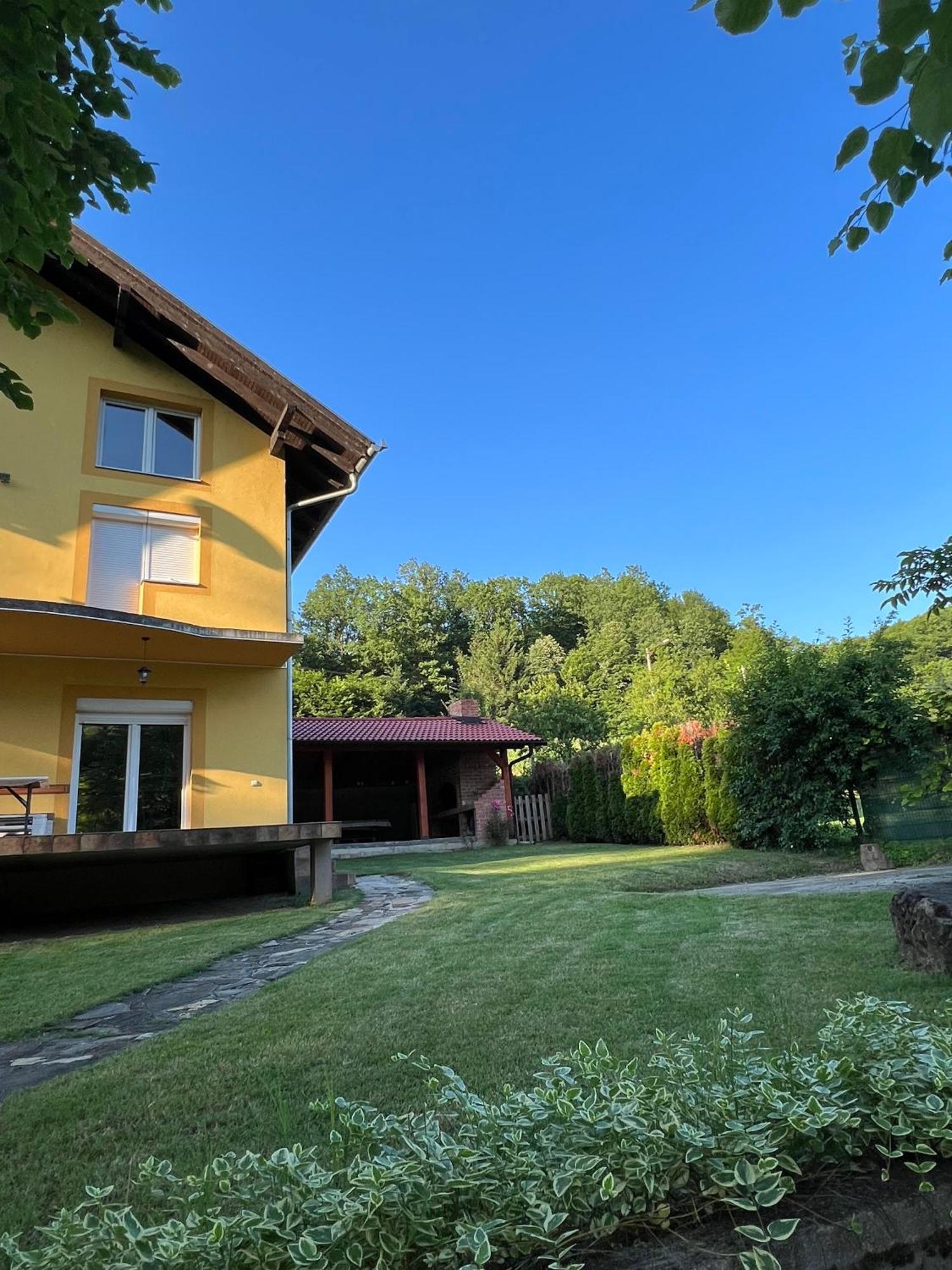 Holiday Homer Kuca Na Obali Vrbasa Баня-Лука Экстерьер фото